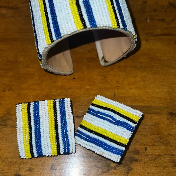 Hand Beaded Vintage Bracelet with Matching Earrings - Picture 2 of 3